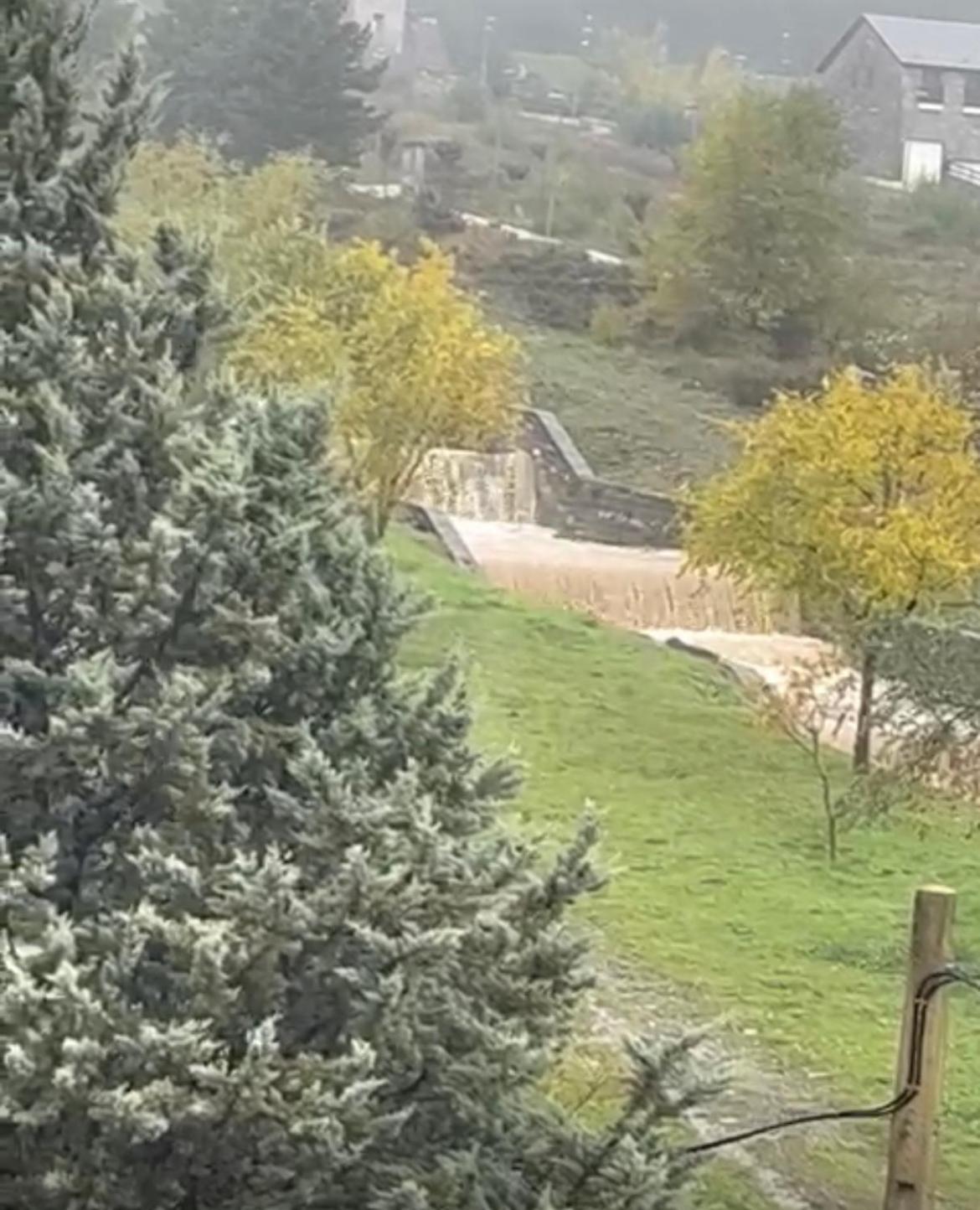 Apartamento Selva Blanca Villanua Bagian luar foto